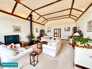 Sitting Room- click for photo gallery